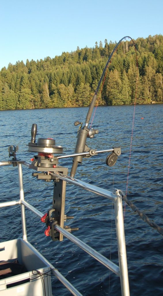 ÖRESJÖN-TROLLING 2014/2015 ÖRESJÖN-TROLLING 2014/2015 Trollingboot Lorsby Katamaran Downrigger Relingklammer Relinghalterung