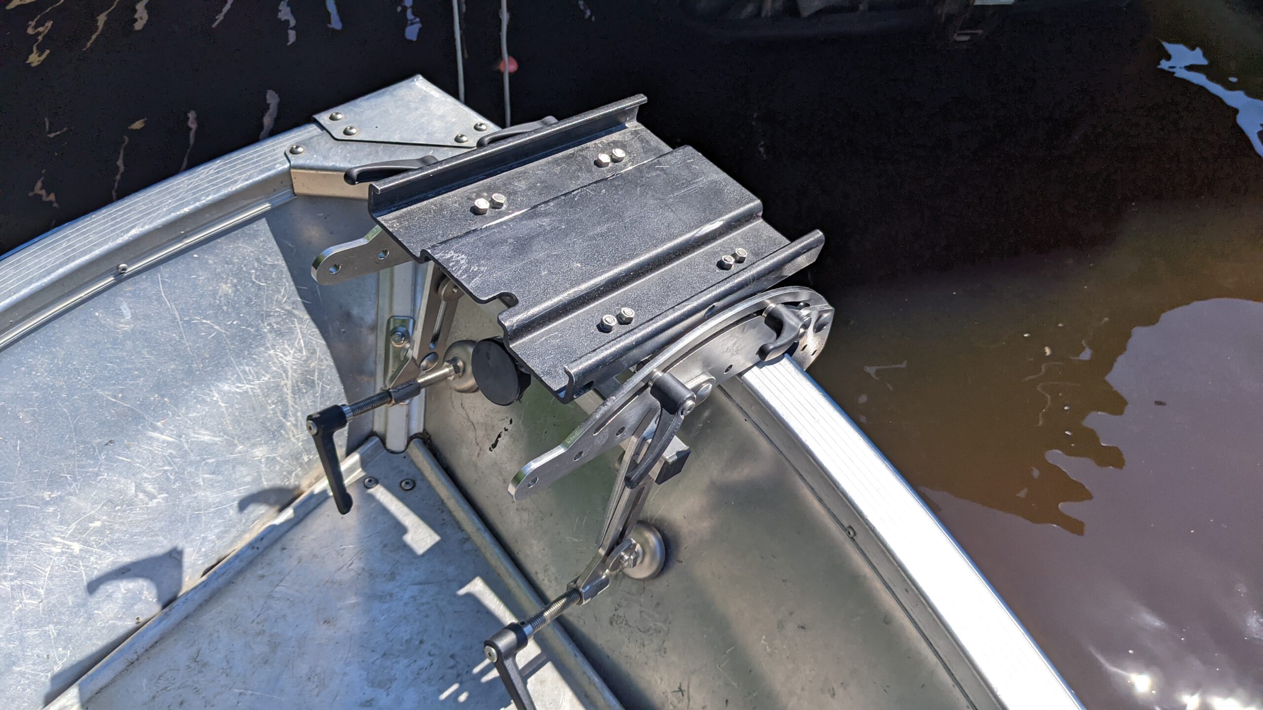 ÅSNEN-TROLLING 2022 Bootsklammer Bugmotor